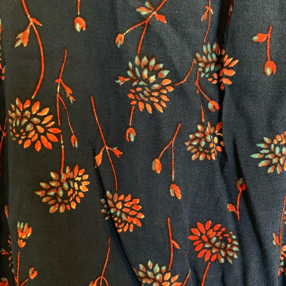 NWT Universal Threads top - Picture 4 of 4